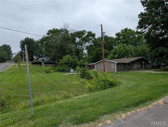 326 S Elm St, Bethalto, IL 62010 - view of green lawn
