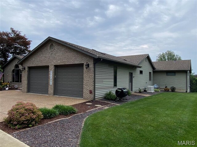 12702 Crestview Ln, Trenton, IL 62293