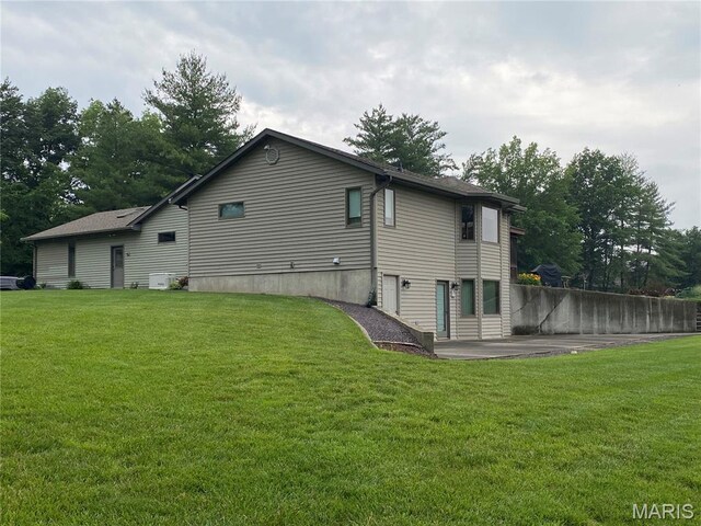 12702 Crestview Ln, Trenton, IL 62293