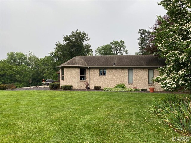 12702 Crestview Ln, Trenton, IL 62293