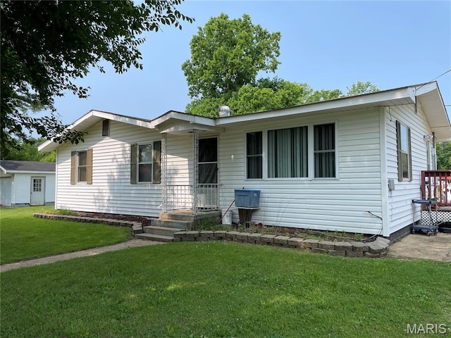 402 Legion Park Rd, Piedmont, MO 63957 - single story home featuring a front yard