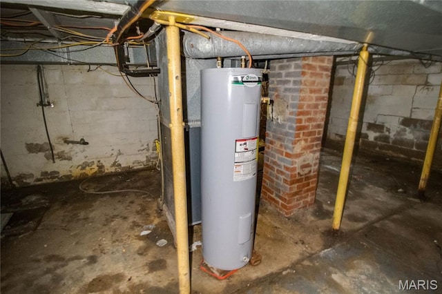 33974 Irish Ln, Brighton, IL 62012 - unfinished below grade area featuring water heater
