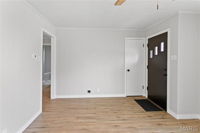 420 E Hauser St, Litchfield, IL 62056 - foyer featuring crown molding, light wood-style flooring, baseboards, and a ceiling fan