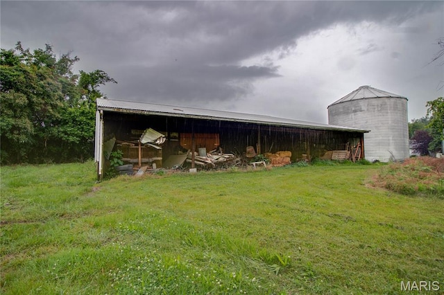 33425 Irish Ln, Brighton, IL 62012 - view of pole building featuring a lawn