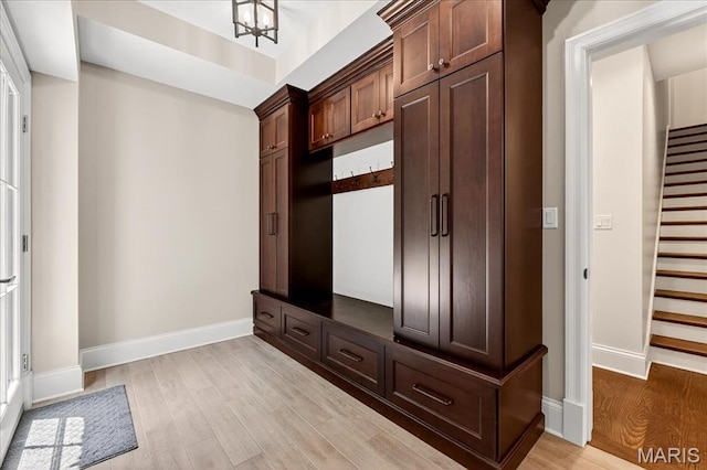 33 Dromara Rd, Ladue, MO 63124