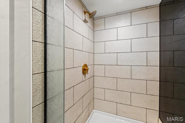 33 Dromara Rd, Ladue, MO 63124