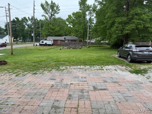10303 Lincoln Trl, Fairview Heights, IL 62208 - view of green lawn