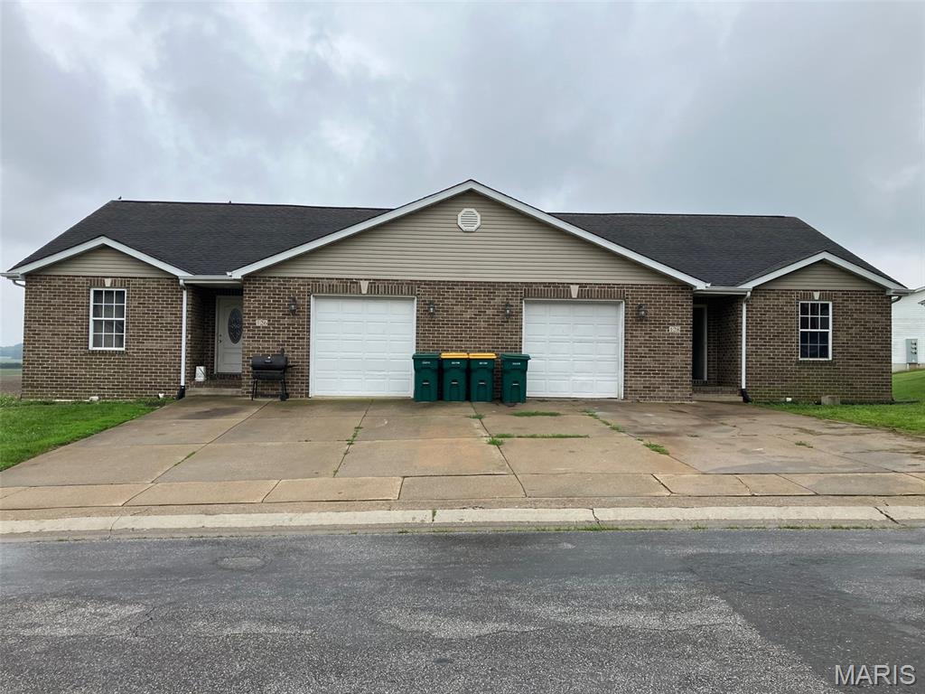 126-128-128 Perryman St, Lebanon, IL 62254 - photo 1