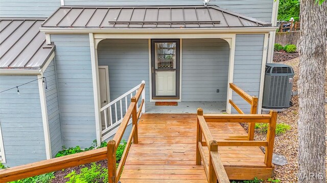 6620 Lake Point Dr Unit 26, Osage Beach, MO 65065 - property entrance featuring a standing seam roof and a metal roof