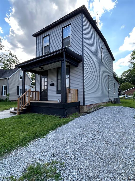 107 N 18th St, Belleville, IL 62226 - view of front of home with a porch, crawl space, and a front yard