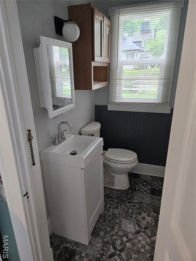 107 N 18th St, Belleville, IL 62226 - bathroom with toilet and vanity