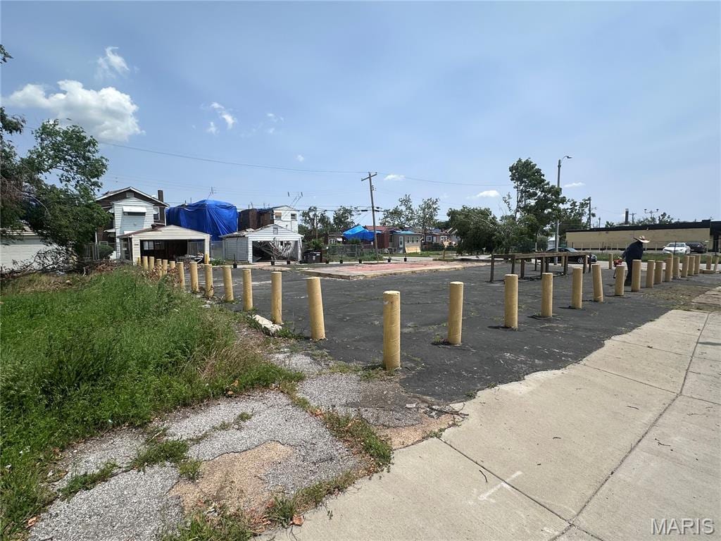 4255 E Natural Bridge Ave, Saint Louis, MO 63115