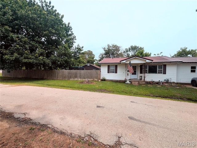 200 N Elm St, Campbell, MO 63933 - view of front of house featuring metal roof