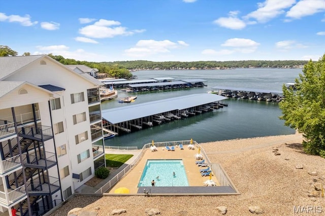 18051 Blue Anchor Dr Unit 533, Gravois Mills, MO 65037 - bird's eye view of a pool and a nearby body of water