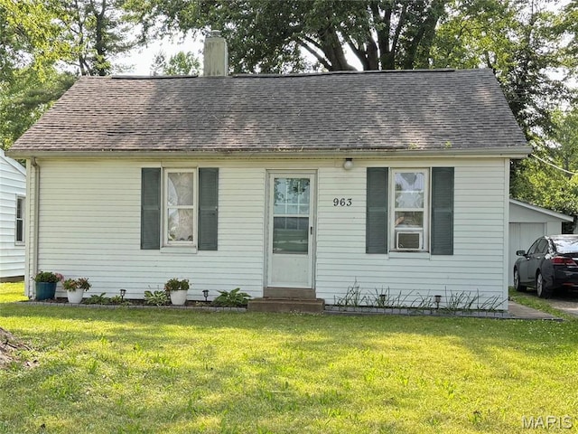 963 Green Mount Ln, Belleville, IL 62220 - view of front facade featuring a shingled roof, entry steps, and a front yard