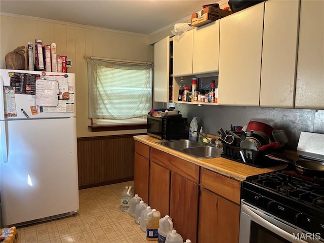 16 Rusty Wil Dr, Belleville, IL 62220 - kitchen with freestanding refrigerator, gas stove, black microwave, a sink, and crown molding