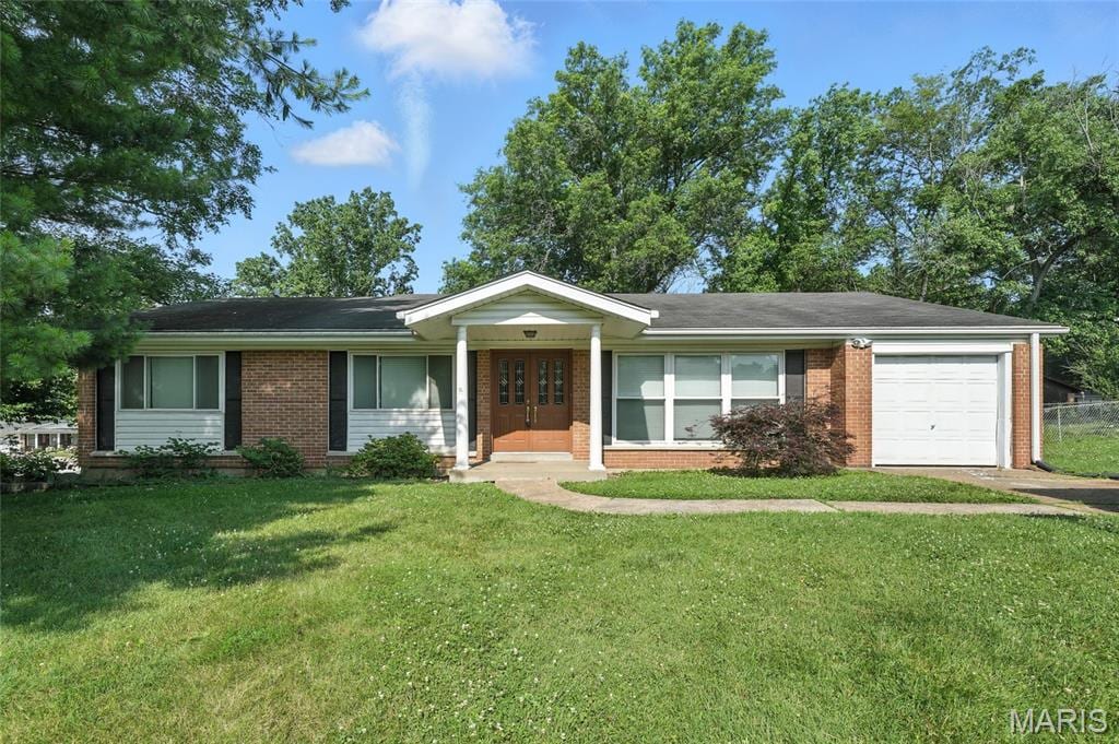 701 Fernview Dr, Saint Louis, MO 63141 - ranch-style home featuring brick siding, an attached garage, a front yard, and driveway