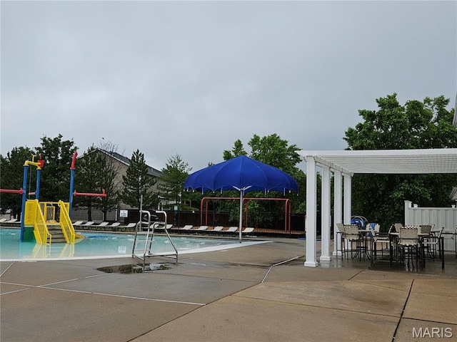1751 Briarmanor Dr, Lake St Louis, MO 63367 - community pool with a pergola and a patio area
