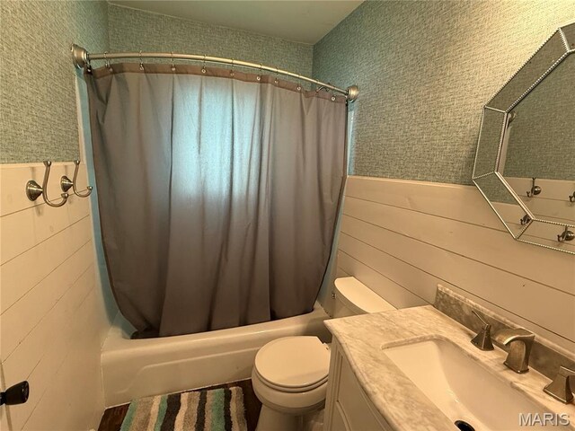 205 S 6th, Shelbina, MO 63468 - bathroom featuring shower / bath combo with shower curtain, toilet, wainscoting, and vanity