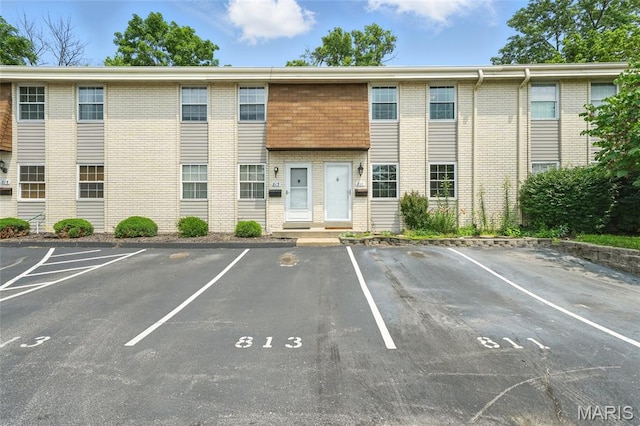 811 Wendevy Ct, Ballwin, MO 63011 - view of property featuring uncovered parking