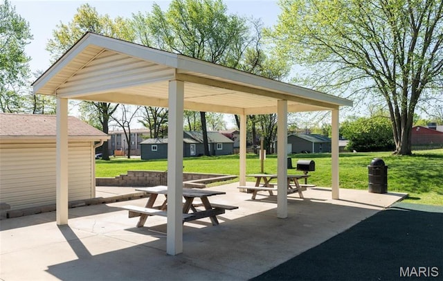 811 Wendevy Ct, Ballwin, MO 63011 - view of home's community featuring a patio area and a yard