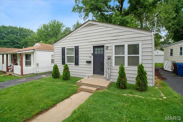 135 Anabel Ave, Saint Louis, MO 63135 - view of front of property with a front yard