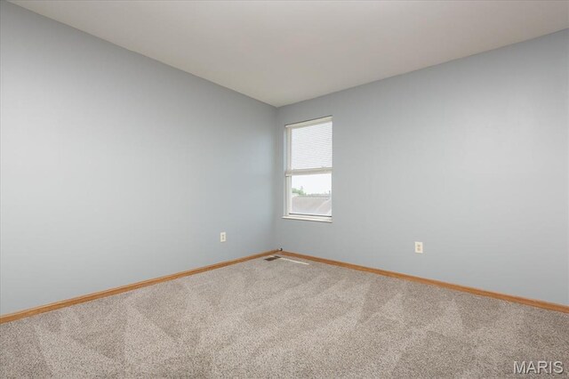 11256 Liberty Landing Dr, Florissant, MO 63033 - unfurnished room featuring baseboards, carpet flooring, and lofted ceiling