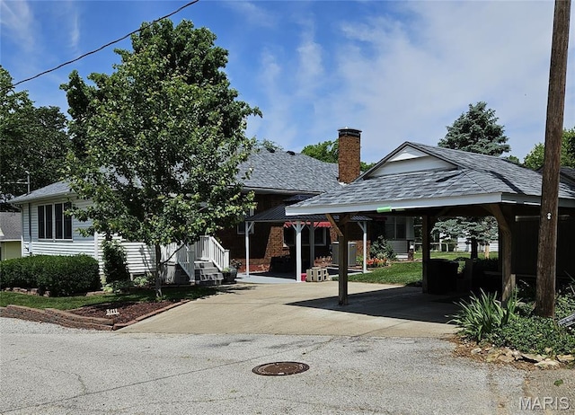 3111 Pleasant St, Hannibal, MO 63401 - view of front of property featuring a chimney