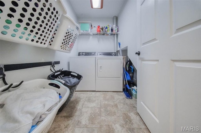 10660 Fawn Rdg, Rolla, MO 65401 - laundry room with washing machine and dryer and stone finish floors