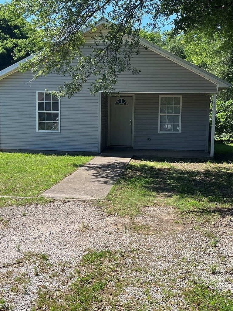 1917 Dunklin St, Kennett, MO 63857 - view of front of property featuring a front lawn