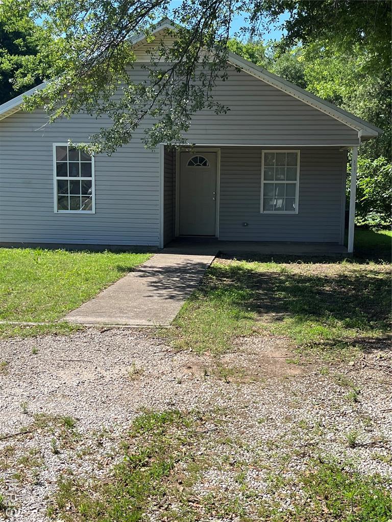 1917 Dunklin St, Kennett, MO 63857 - view of front of house with a front yard