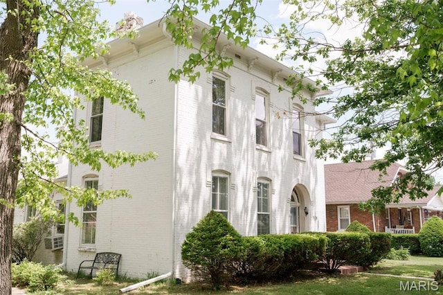 124 W Ross St, Palmyra, MO 63461 - view of front of home featuring brick siding