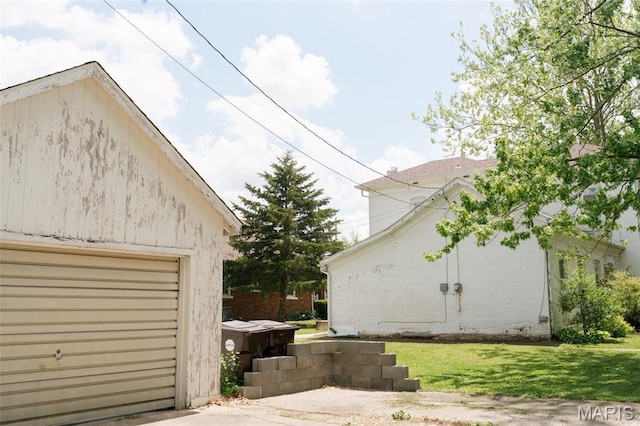 124 W Ross St, Palmyra, MO 63461 - view of garage