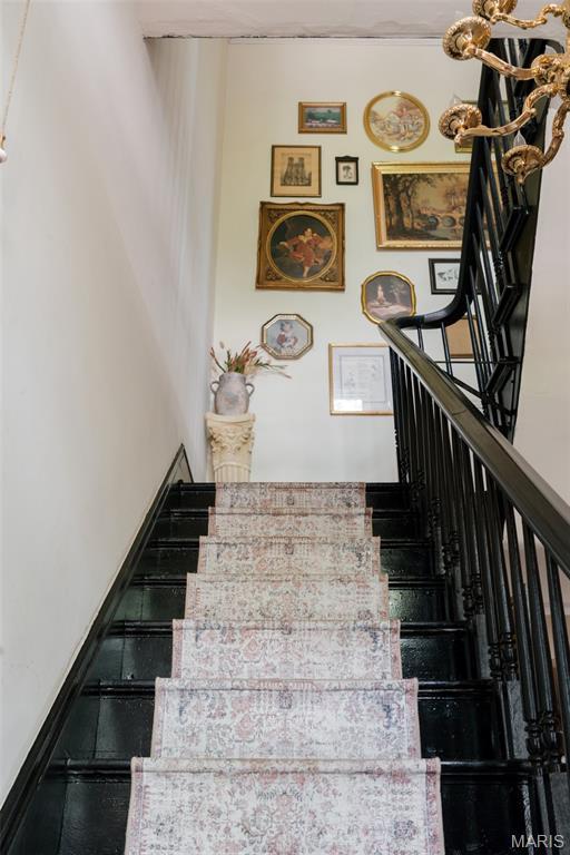 124 W Ross St, Palmyra, MO 63461 - view of stairs