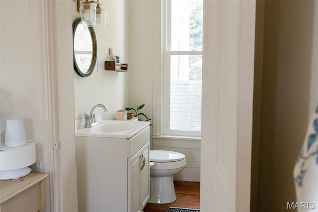 124 W Ross St, Palmyra, MO 63461 - bathroom with toilet and vanity