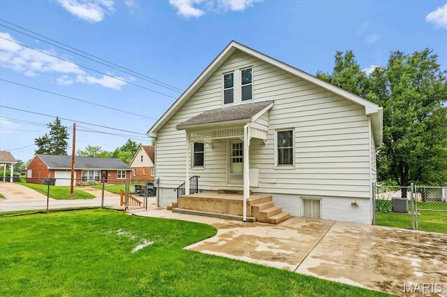 542 S Main St, Waterloo, IL 62298 - back of house with a gate