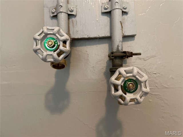 415 Waterford Dr, Florissant, MO 63033 - detailed view
