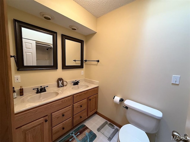 106 Woodland Hills Ct, Vandalia, IL 62471 - full bathroom with double vanity and a textured ceiling