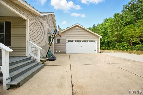 9 Sun Trail, Rise Trail, MO 63050 - view of side of home with a garage