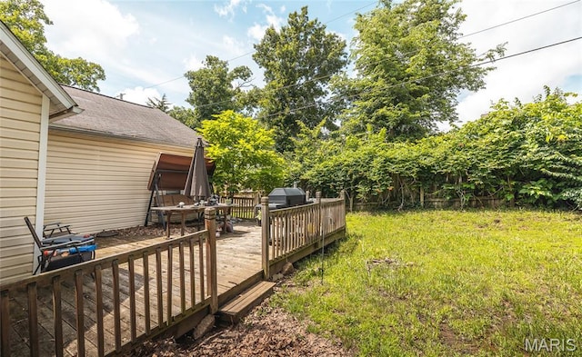 2008 Vienna Rd, Rolla, MO 65401 - view of grassy yard featuring a wooden deck
