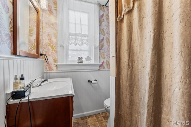 3623 Iowa Ave, Saint Louis, MO 63118 - bathroom with wainscoting, vanity, and a shower with curtain