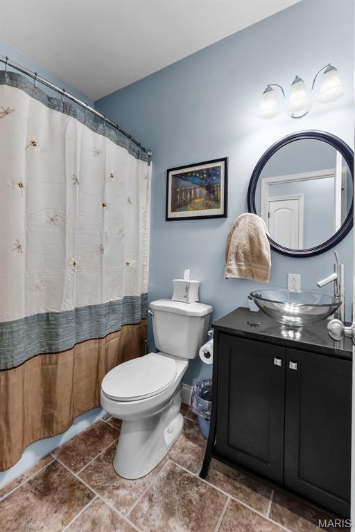 1638 County Road 642, Cape Girardeau, MO 63701 - bathroom featuring toilet, vanity, and a shower with shower curtain