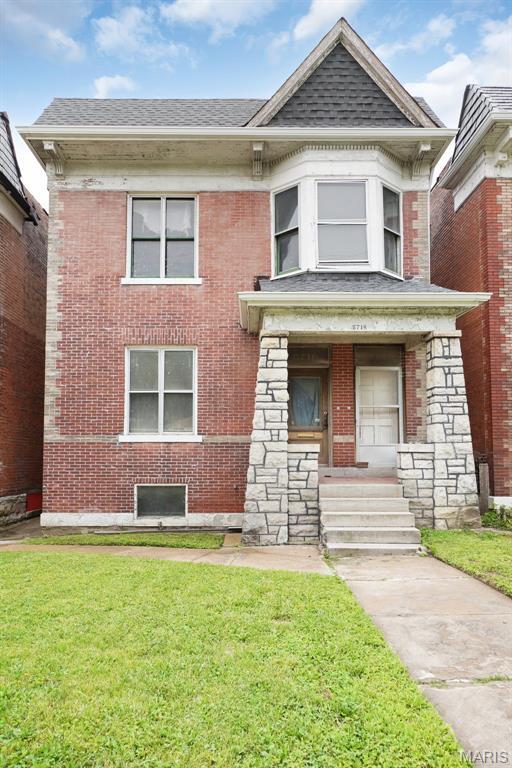 5718 Etzel Ave, Saint Louis, MO 63112 - view of front facade with a front yard and brick siding
