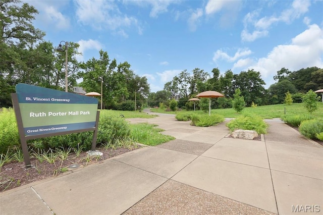 5718 Etzel Ave, Saint Louis, MO 63112 - view of property's community with a lawn and view of scattered trees