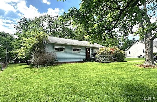 127 Ivy Ct, Ballwin, MO 63011 - back of property with a yard
