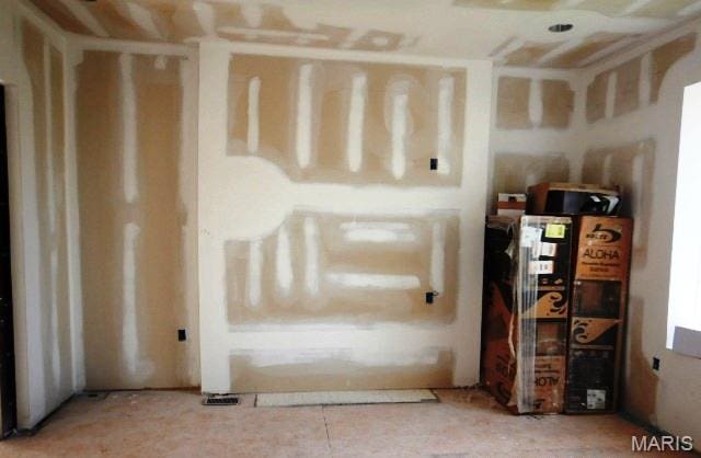 5843 Enright Ave, Saint Louis, MO 63112 - interior space