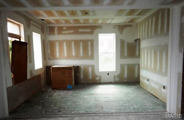 5843 Enright Ave, Saint Louis, MO 63112 - unfurnished room featuring healthy amount of natural light