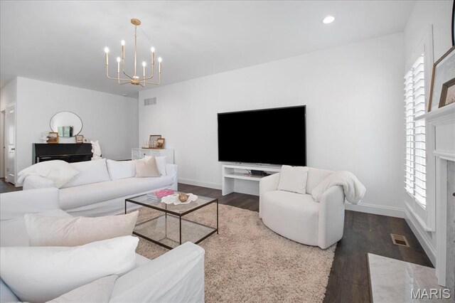 111 Creek Haven Ct, Lake St Louis, MO 63367 - living area with a chandelier, dark wood-style flooring, plenty of natural light, baseboards, and recessed lighting