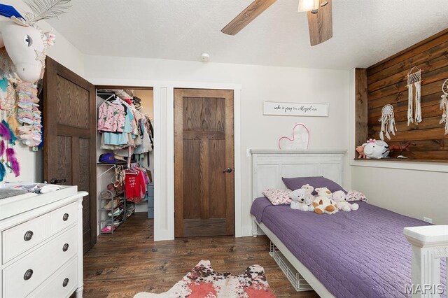 12198 Kitchem Dr, Licking, MO 65542 - bedroom with dark wood-style flooring and ceiling fan