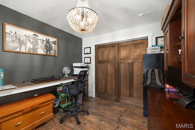 12198 Kitchem Dr, Licking, MO 65542 - office area featuring dark wood-style floors, a textured ceiling, and a chandelier